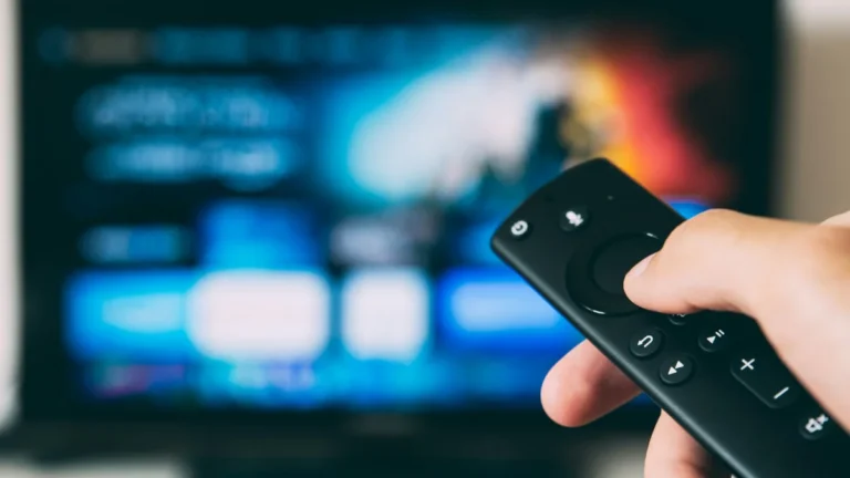 Brasileiro passa mais tempo em streaming do que em TikTok e Instagram, aponta pesquisa
