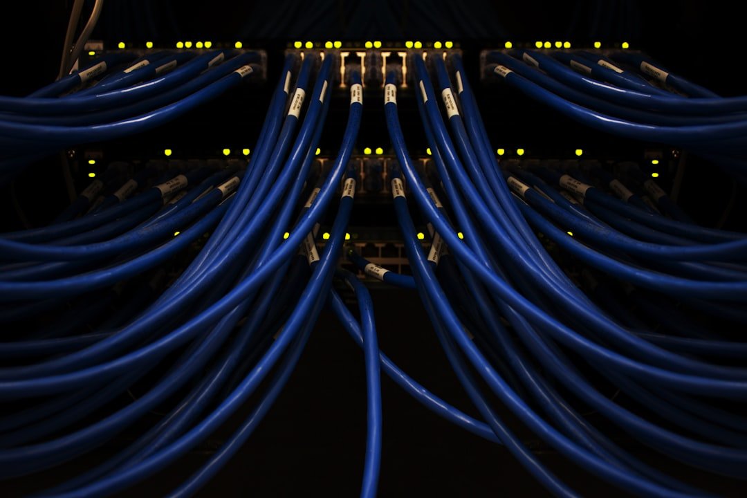 Infraestrutura de rede e roteamento entre APIs de modelos de linguagem