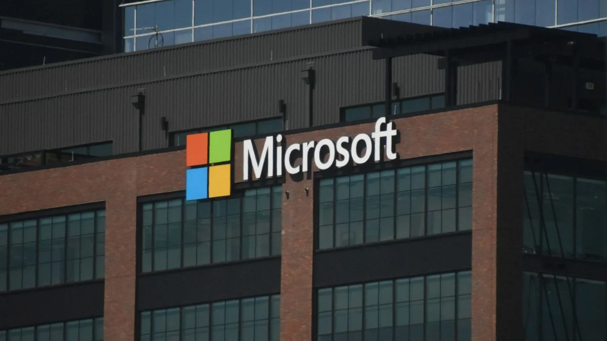 Microsoft estabelece código de conduta para garantir que suas IAs não resistam a desligamento humano
